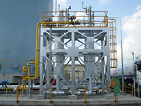 シェル＆チューブ型LNG温水蒸発器の写真